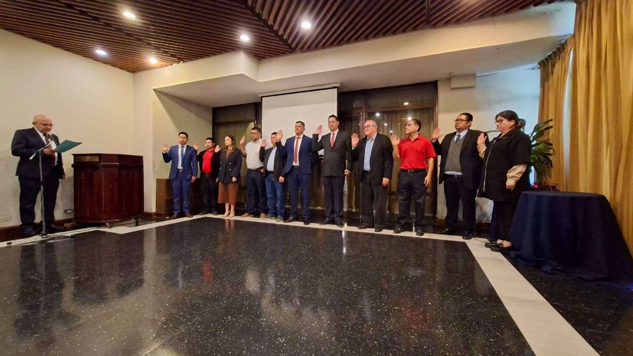 Juramentan a representantes de comisiones que analizarán el salario mínimo 2027