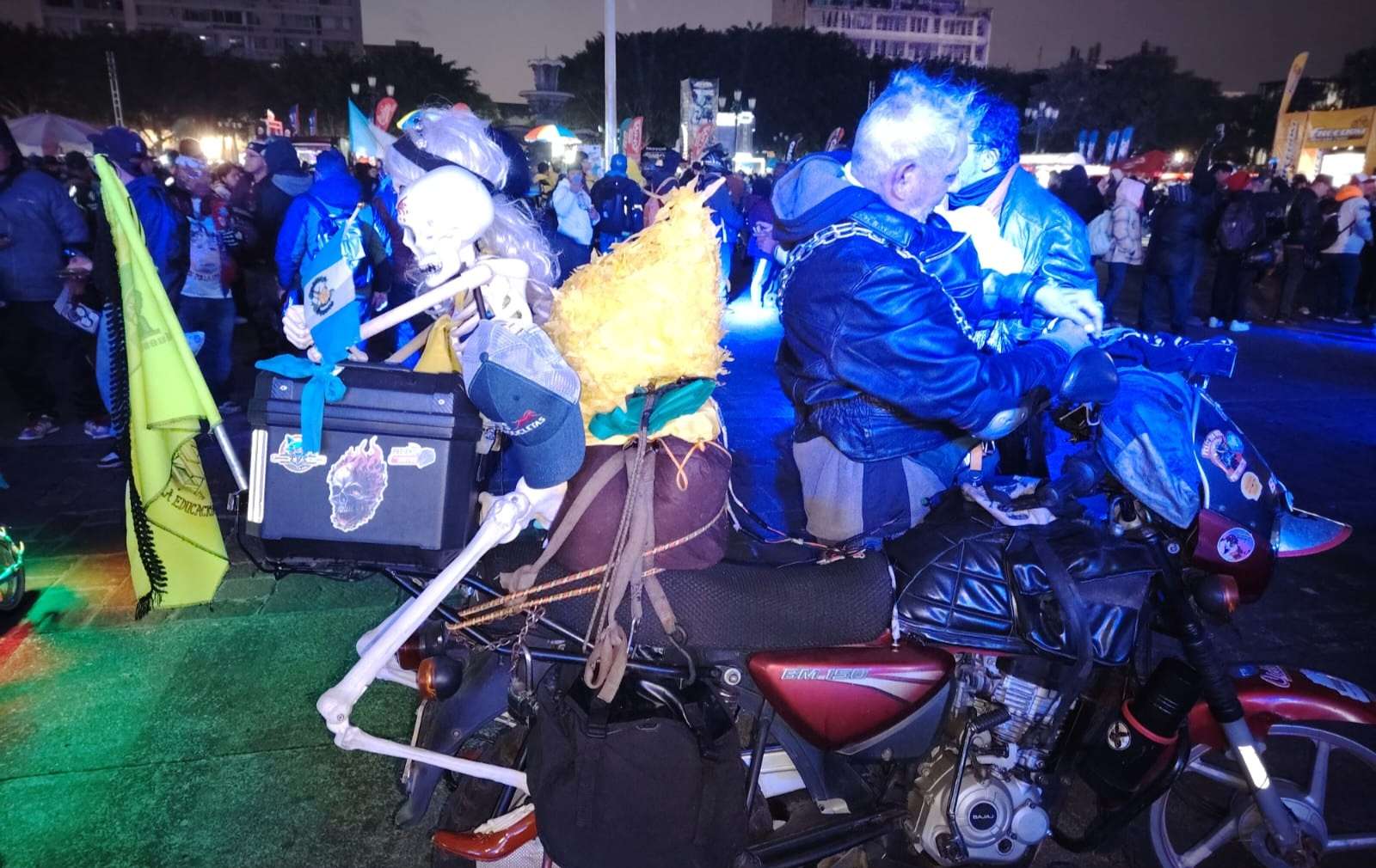 EN IMÁGENES | Fría mañana no frena el entusiasmo para la Caravana del Zorro