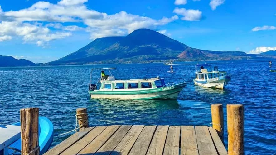 Fuerte oleaje activa alerta preventiva para la navegación en el Lago de Atitlán