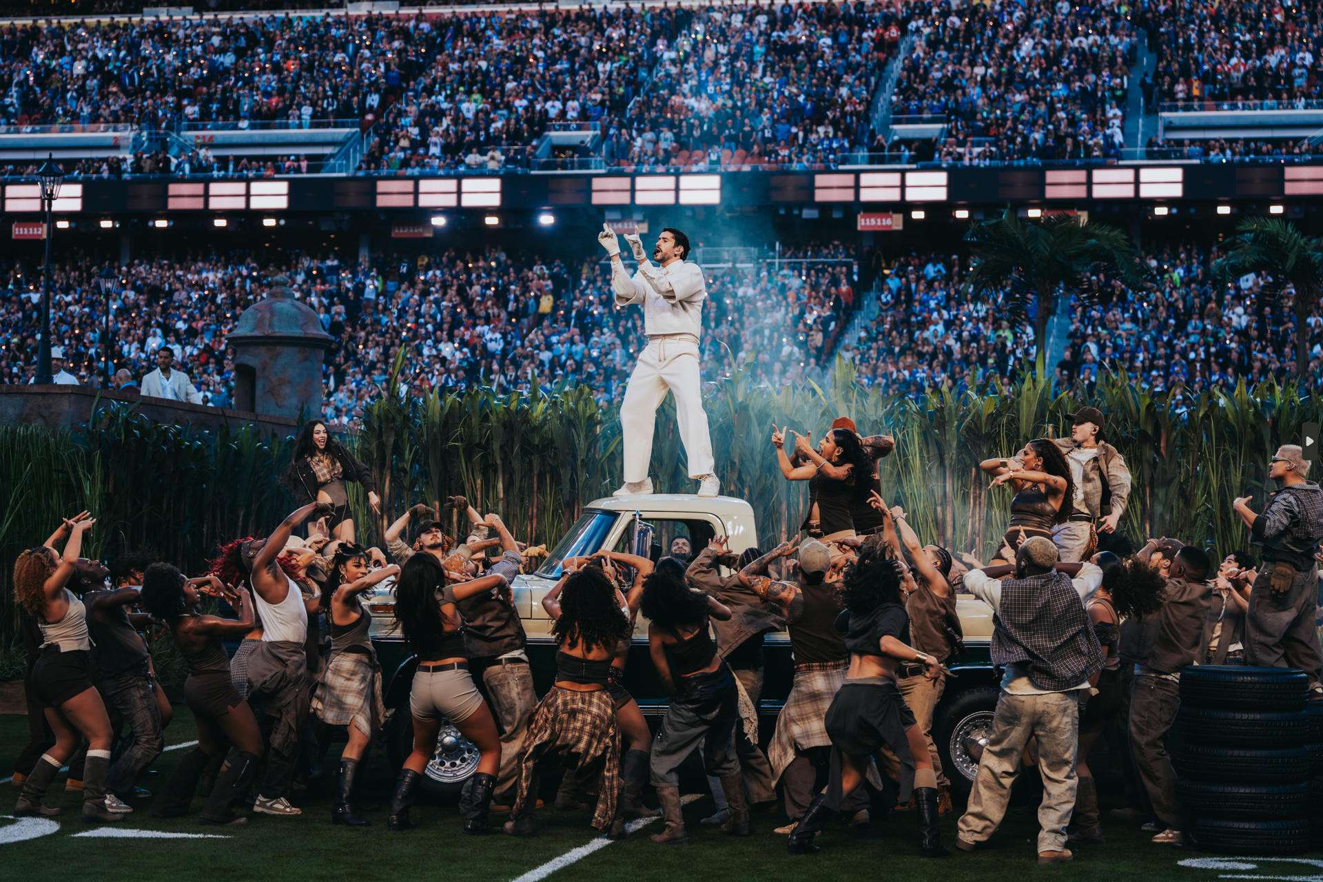 Rosalía, Lady Gaga, Residente y otros músicos elogian actuación de Bad Bunny en el Super Bowl