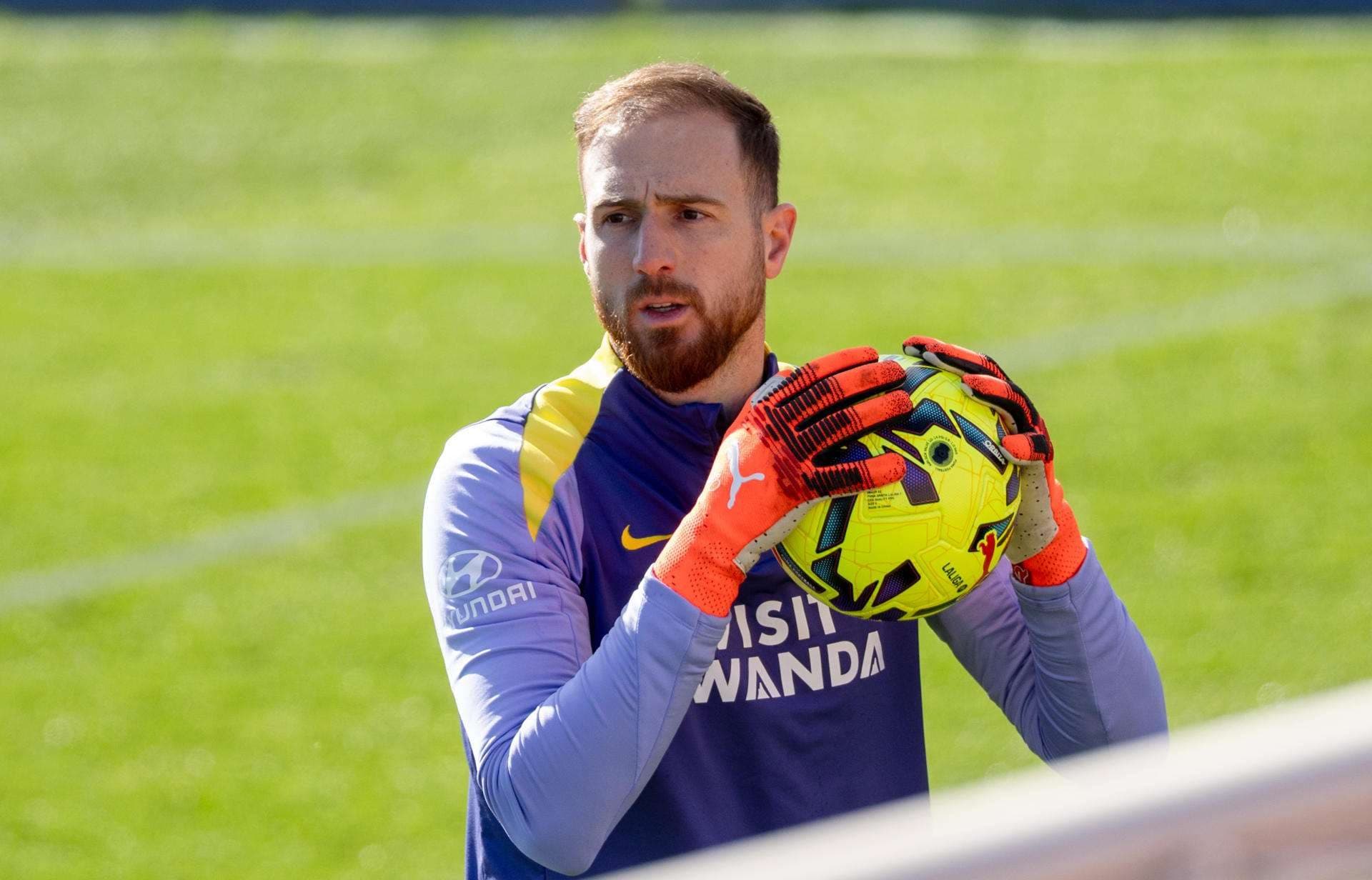 Oblak, que vuelve a la titularidad, en el entrenamiento de este sábado. EFE/ Daniel Gonzalez
